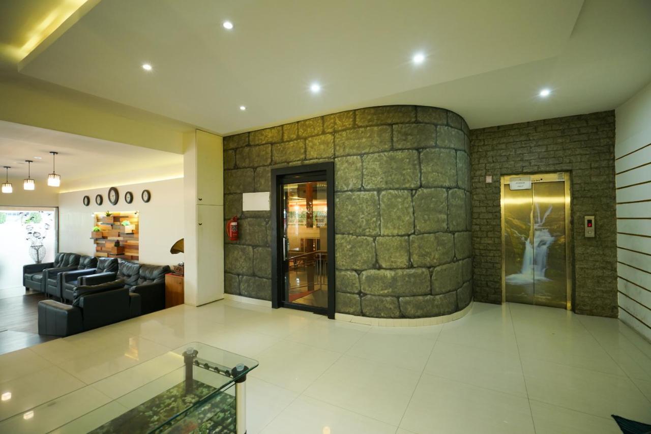 Oyo 1684 Hotel Malabar Inn Kozhikode Exterior photo